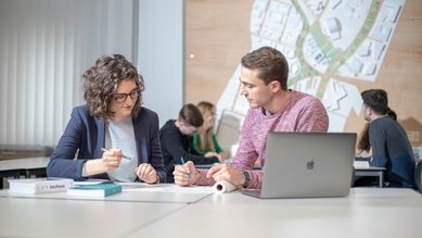 Studierende der Architektur im Projekt